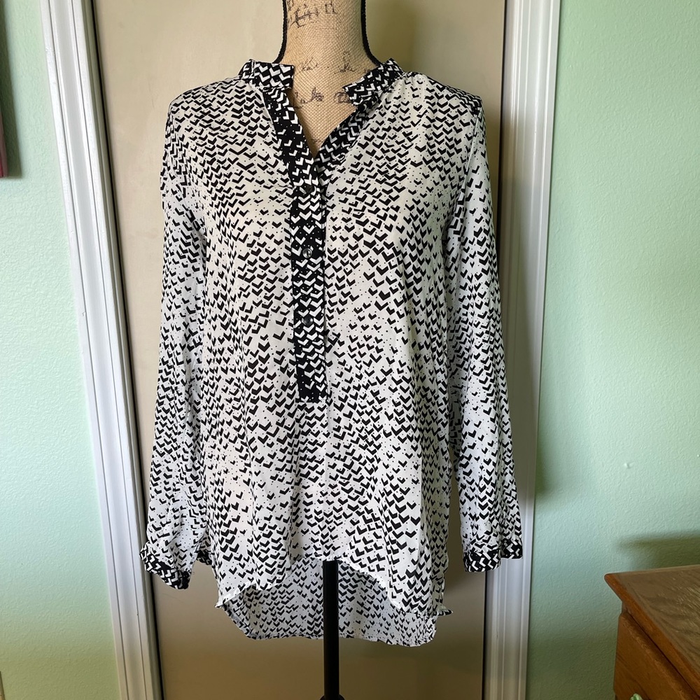 MOSSIMO BLOUSE. B&W. Droptail. M.